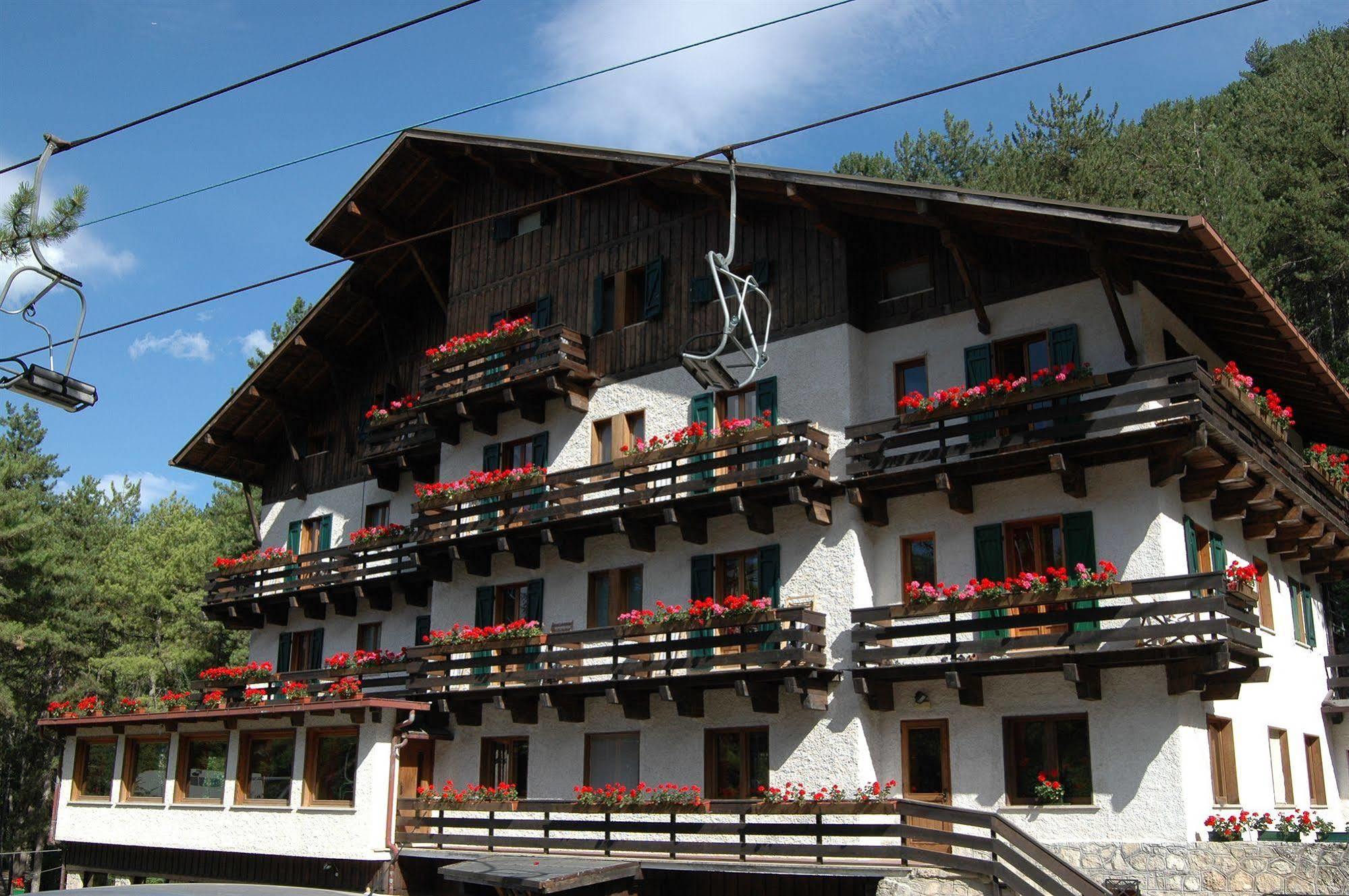 Hotel Garni Mille Pini Scanno Exterior foto